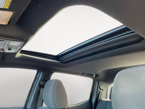 Used 2017 Toyota Tacoma TRD Sport w/ Premium & Technology Package image 28