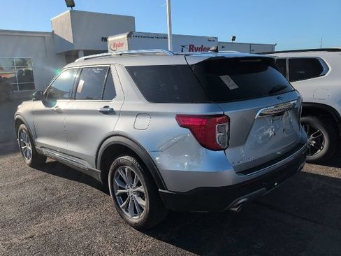 Used 2023 Ford Explorer Limited AWD/4WD image 2