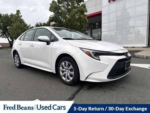 Used 2023 Toyota Corolla LE w/ Carpet Mat Package (TMS) FWD image 2