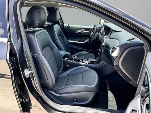Used 2019 INFINITI QX30 FWD image 9