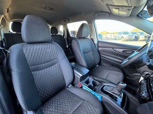 Used 2019 Nissan Rogue S image 41