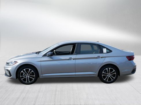 Certified 2025 Volkswagen Jetta Sport FWD image 4
