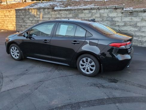 Used 2022 Toyota Corolla LE image 7