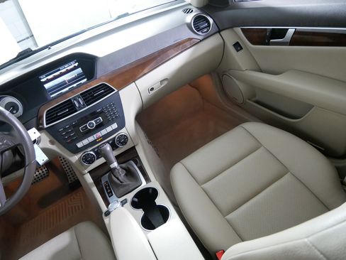 Used 2014 Mercedes-Benz C 300 4MATIC Sedan image 11