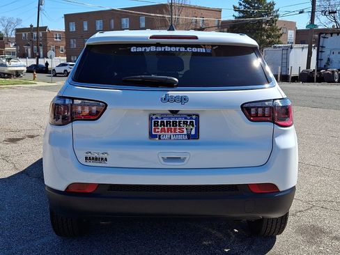 Used 2024 Jeep Compass Sport image 5