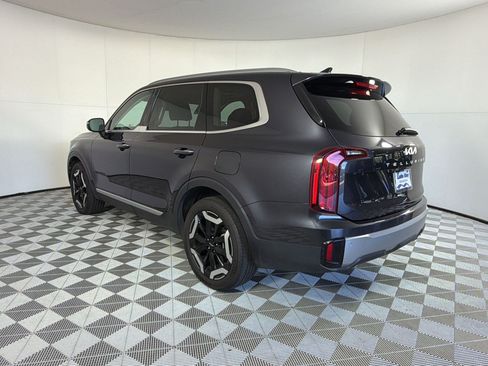 Used 2025 Kia Telluride S FWD image 3