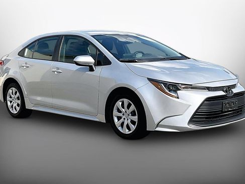 Used 2024 Toyota Corolla LE FWD image 2