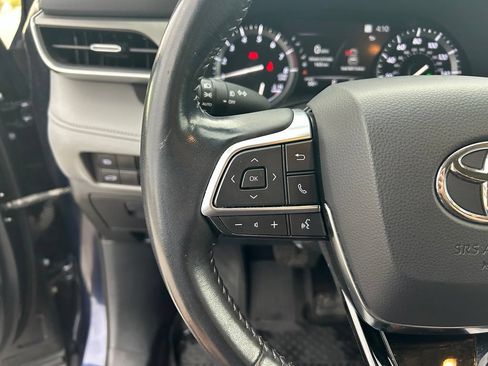 Used 2020 Toyota Highlander XLE AWD/4WD image 15
