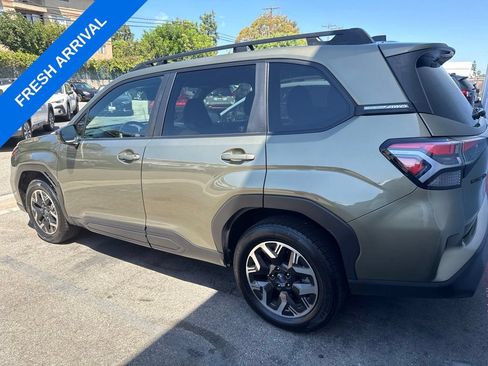 Used 2025 Subaru Forester Premium w/ Convenience Package #1 AWD/4WD image 2