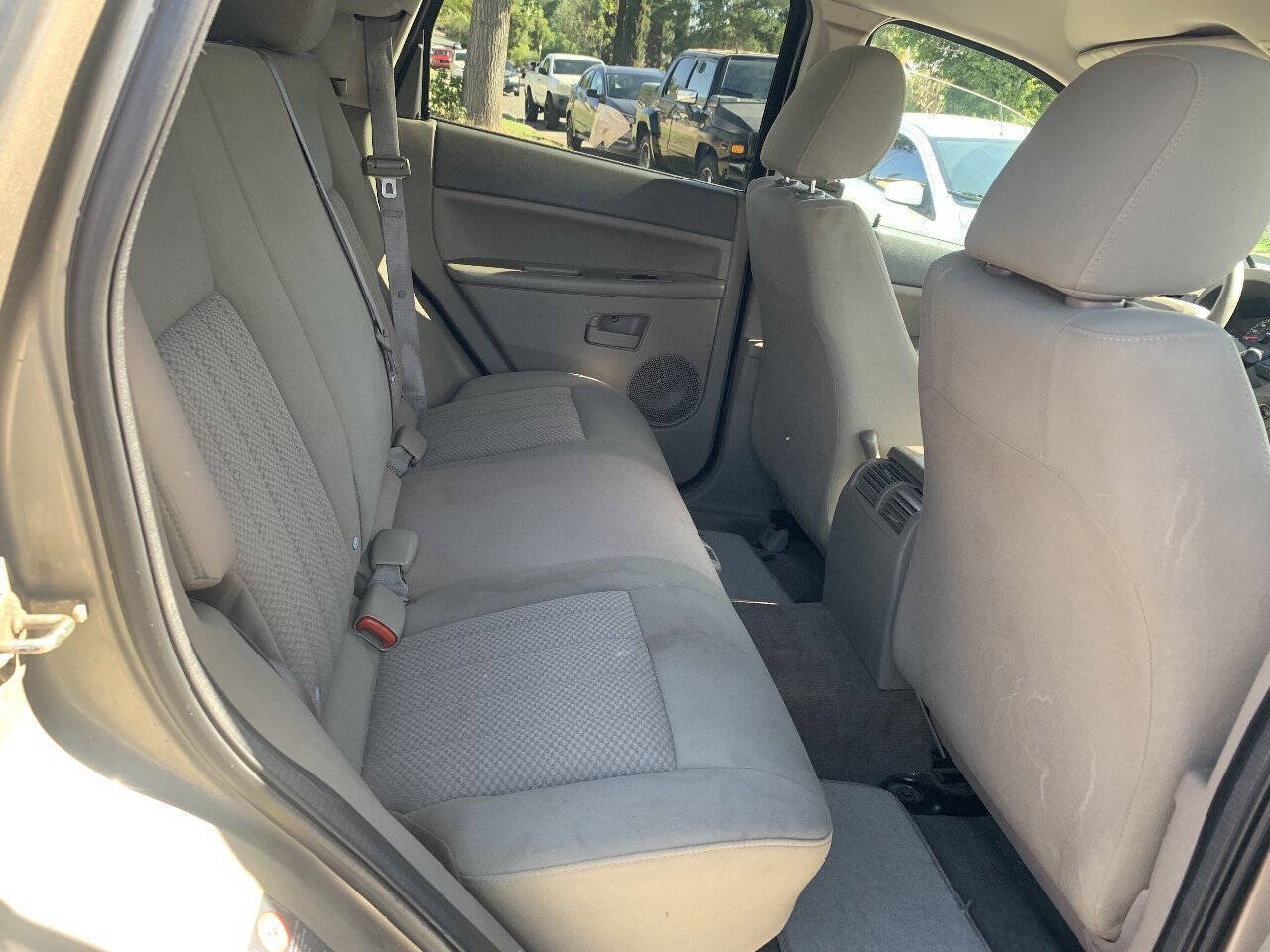 Used 2005 Jeep Grand Cherokee Laredo w/ Cargo Convenience Group RWD image 13