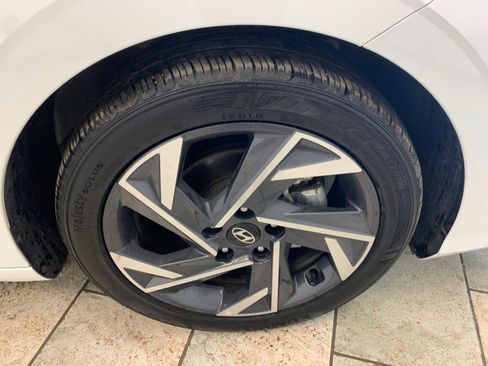 Used 2025 Hyundai Elantra SEL image 8