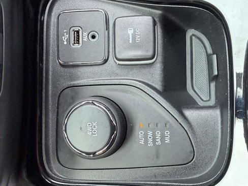 Used 2021 Jeep Compass Latitude AWD/4WD image 17