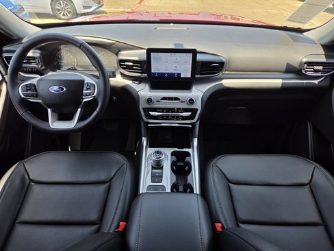 Used 2024 Ford Explorer XLT w/ Equipment Group 202A RWD image 12