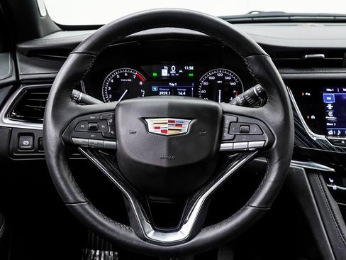 Used 2025 Cadillac XT6 Premium Luxury image 18