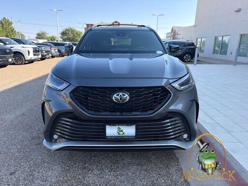 Used 2023 Toyota Highlander XSE FWD image 2