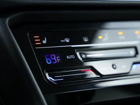 New 2025 Volkswagen Taos SE image 21