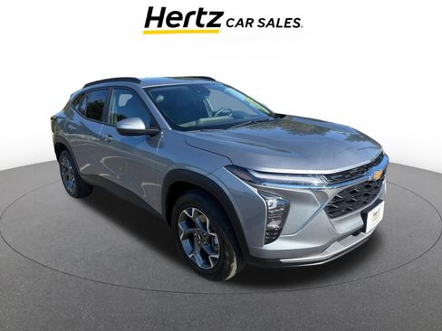 Used 2025 Chevrolet Trax LT image 1