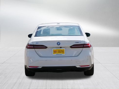 Used 2024 BMW i5 eDrive40i w/ Premium Package image 6