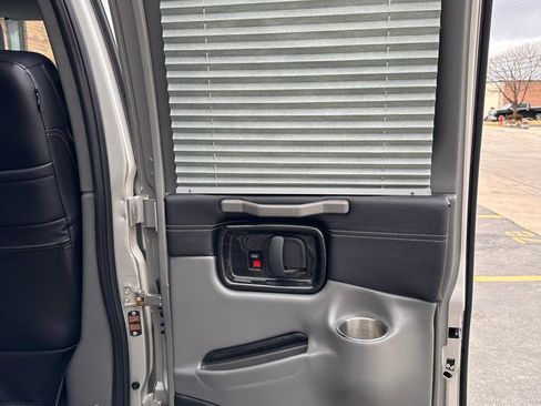Used 2023 GMC Savana 2500 RWD image 87