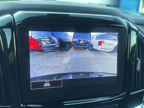 Used 2023 Chevrolet Traverse LT FWD image 37