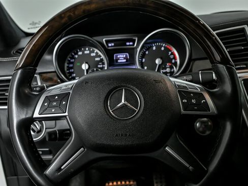 Used 2014 Mercedes-Benz GL 450 4MATIC w/ Lighting Package image 25