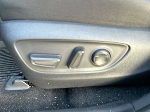 Used 2025 Toyota RAV4 XLE FWD image 12