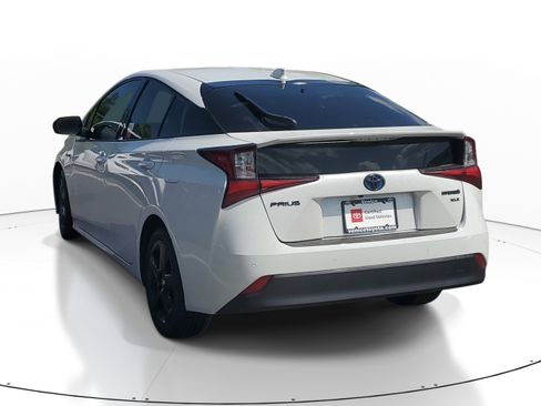Certified 2021 Toyota Prius FWD image 8
