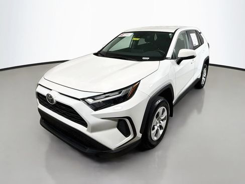 Used 2025 Toyota RAV4 LE AWD/4WD image 3