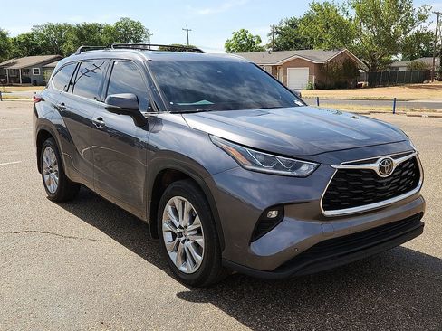 Used 2023 Toyota Highlander Limited FWD image 5