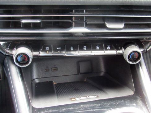 Used 2025 Chevrolet Traverse RS w/ LPO, Floor Liner Package AWD/4WD image 28