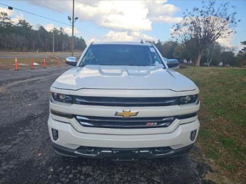 Used 2018 Chevrolet Silverado 1500 LTZ Z71 image 2