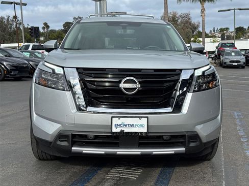 Used 2025 Nissan Pathfinder SL FWD image 5