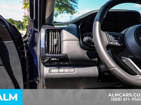 Used 2024 Nissan Pathfinder SV w/ SV Premium Package image 23