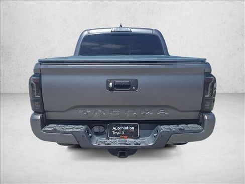 Used 2017 Toyota Tacoma TRD Off-Road RWD image 6