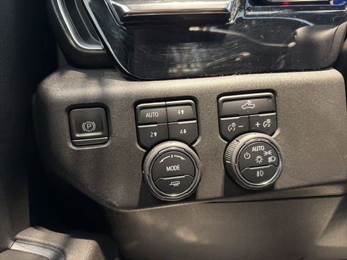 Used 2022 Chevrolet Silverado 1500 LT Trail Boss w/ Convenience Package II image 30