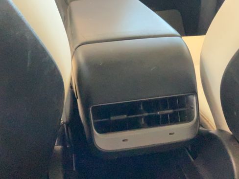 Used 2022 Tesla Model Y Long Range AWD/4WD image 28