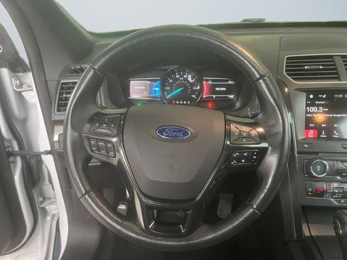 Used 2018 Ford Explorer XLT w/ Equipment Group 202A image 13