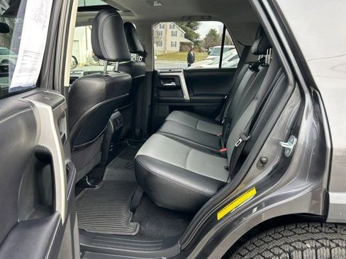 Used 2018 Toyota 4Runner SR5 Premium image 17