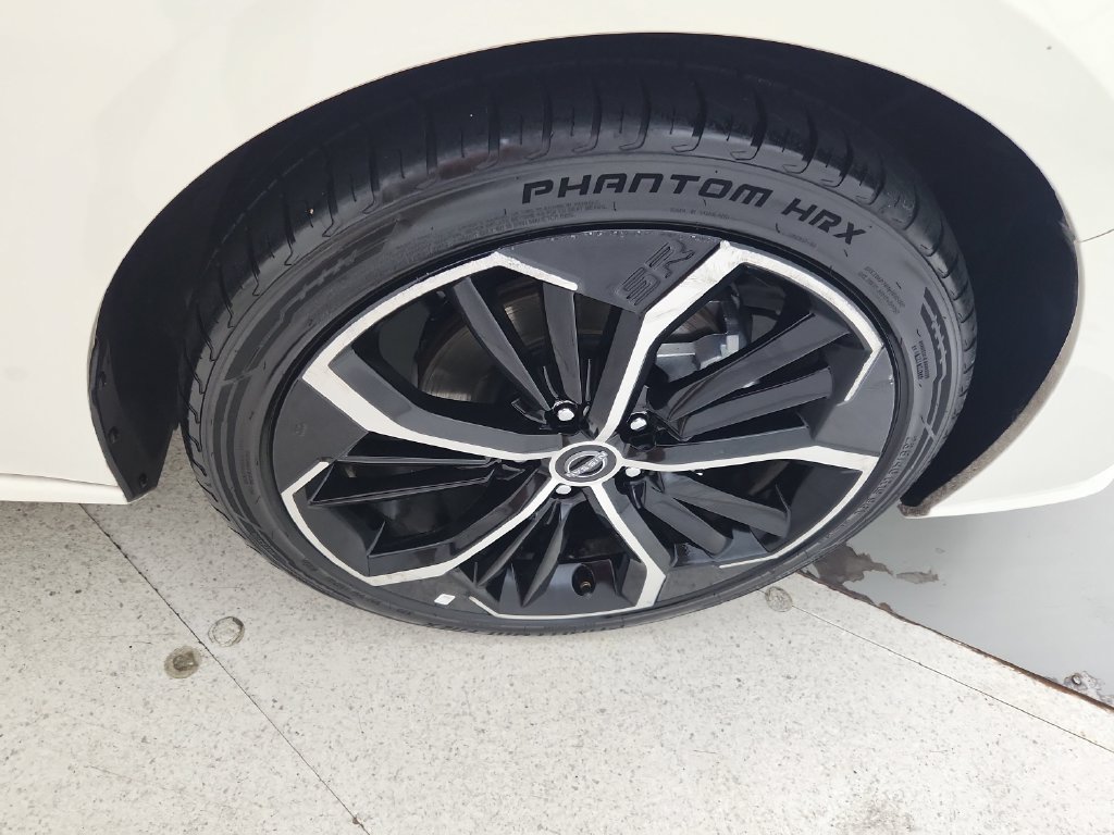 Used 2025 Nissan Altima 2.5 SR FWD image 34