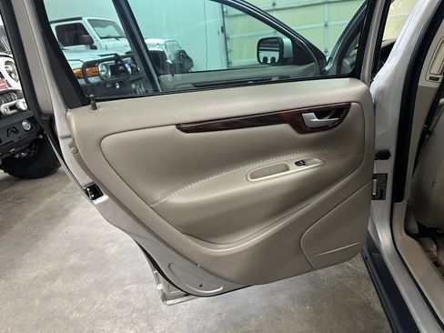 Used 2007 Volvo XC70 AWD/4WD image 37