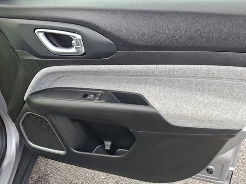 Certified 2022 Jeep Compass Latitude image 9