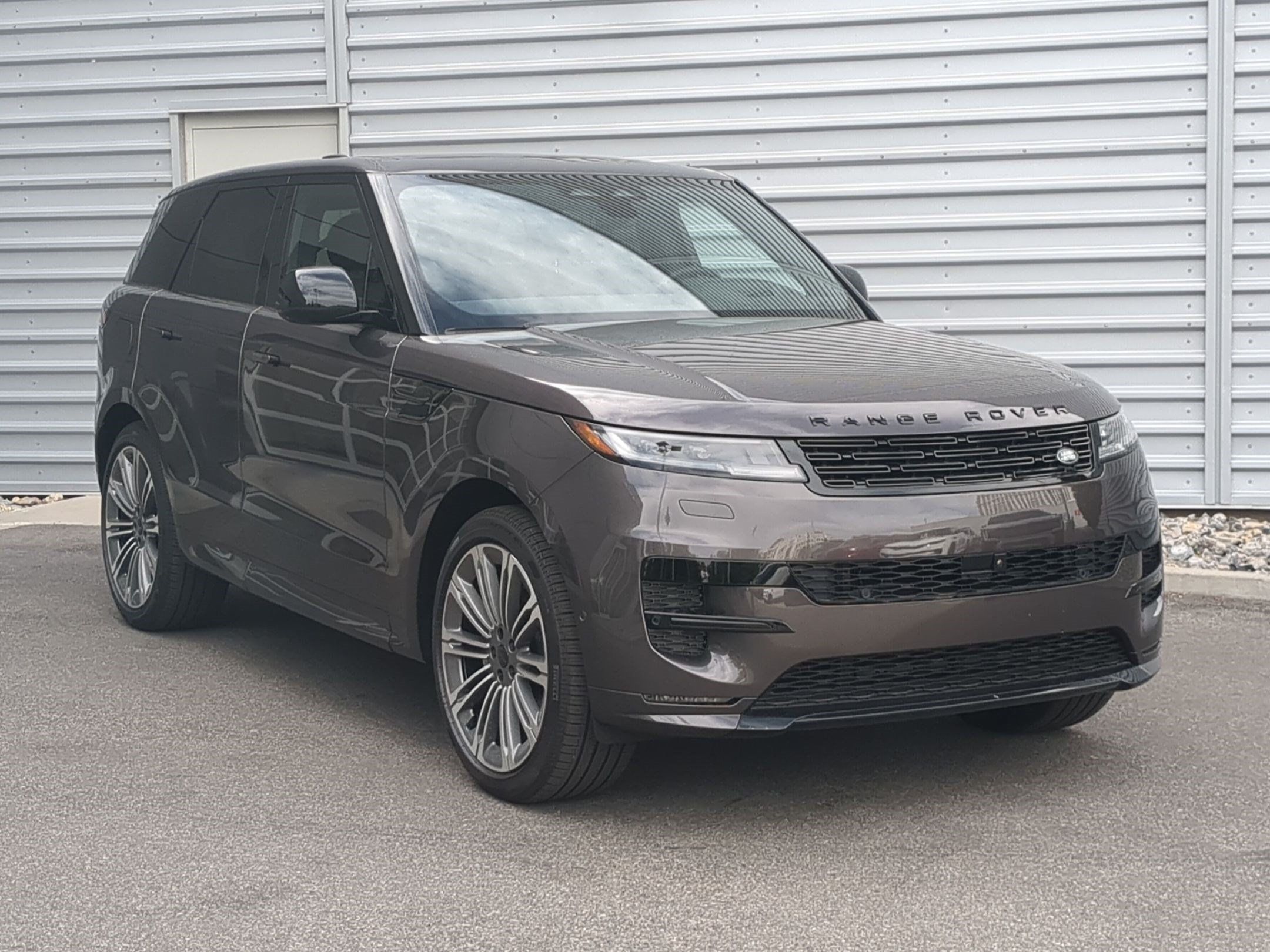 New 2026 Land Rover Range Rover Sport Dynamic SE AWD/4WD image 3