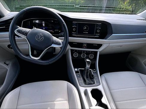 Certified 2023 Volkswagen Jetta SE w/ Panoramic Sunroof Package FWD image 3