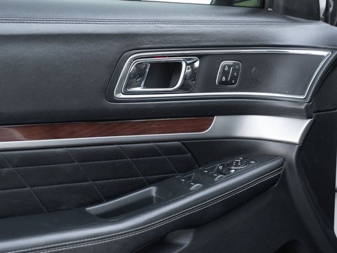 Used 2019 Ford Explorer Platinum image 19