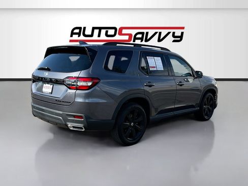 Used 2025 Honda Pilot Black Edition image 7