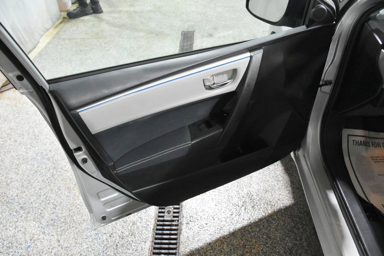 Used 2016 Toyota Corolla LE FWD image 9