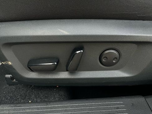 Used 2025 Nissan Rogue SV image 11