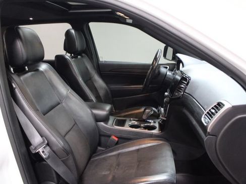Used 2019 Jeep Grand Cherokee Altitude AWD/4WD image 24