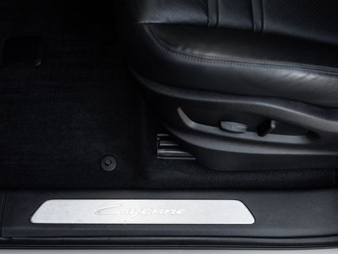 Certified 2024 Porsche Cayenne Coupe AWD/4WD image 22