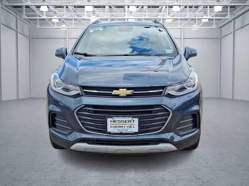 Certified 2022 Chevrolet Trax LT w/ LT Convenience Package AWD/4WD image 3